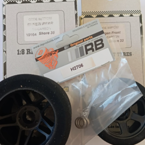 Train de pneus ENNETI carbon 1/8éme 32° avant #8MFC32° et 35° arrière #8ETRC35