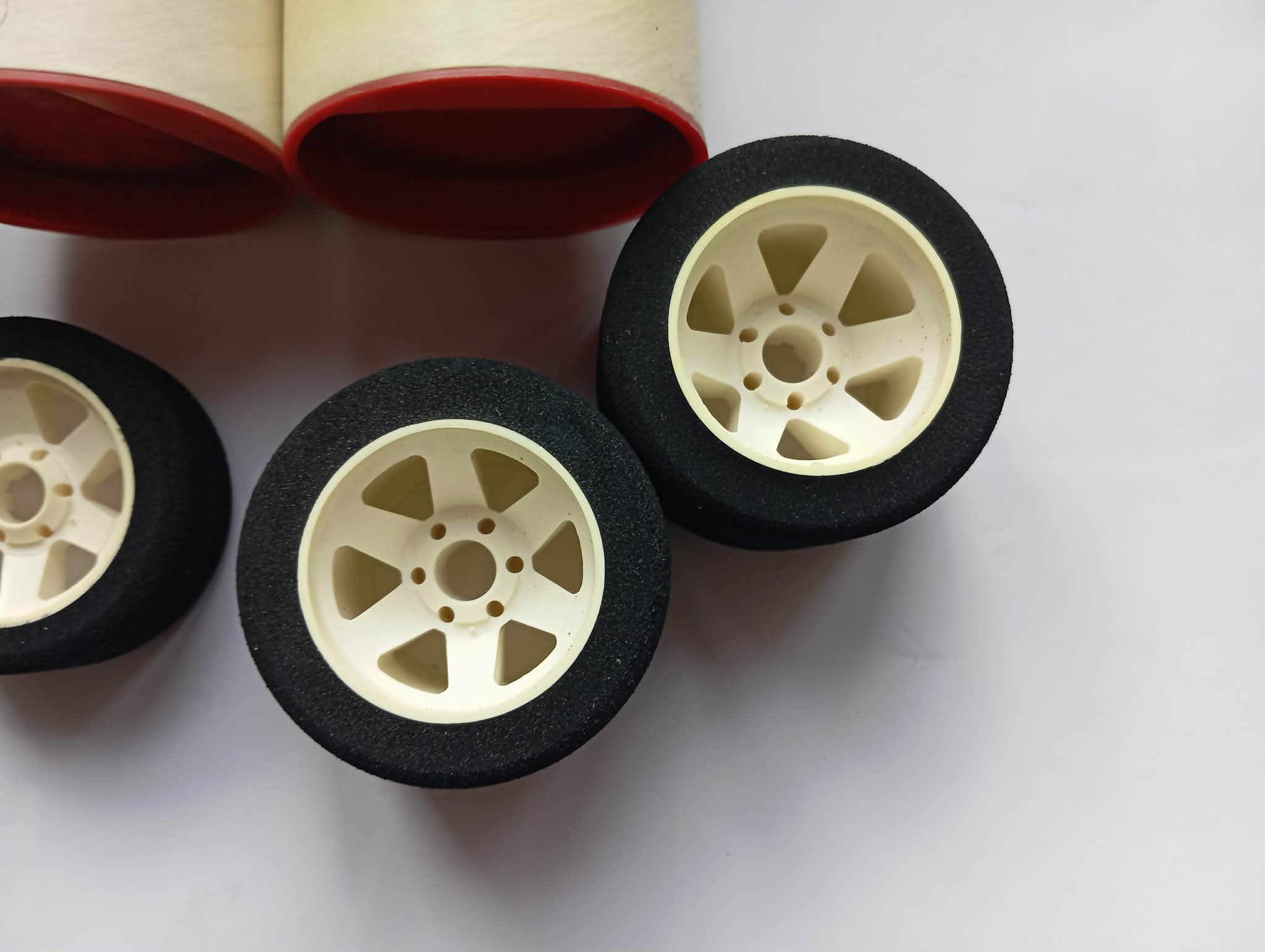 Pneus MICRO SYSTEMS 1/8 35° avant et arrière, jante type MUGEN – Image 2